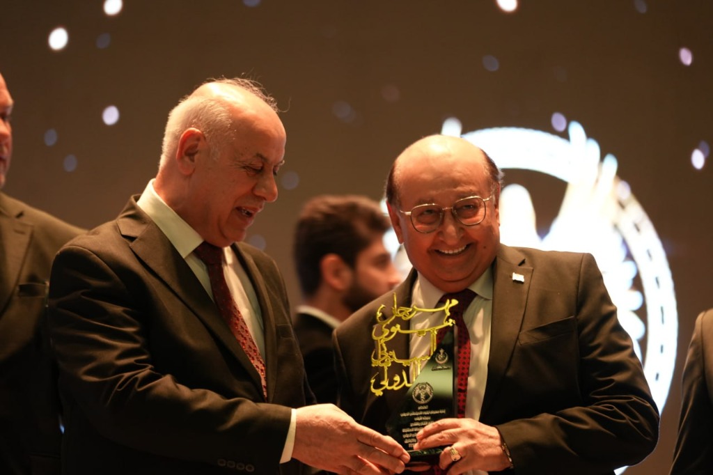 تكريم كبار الفنانين